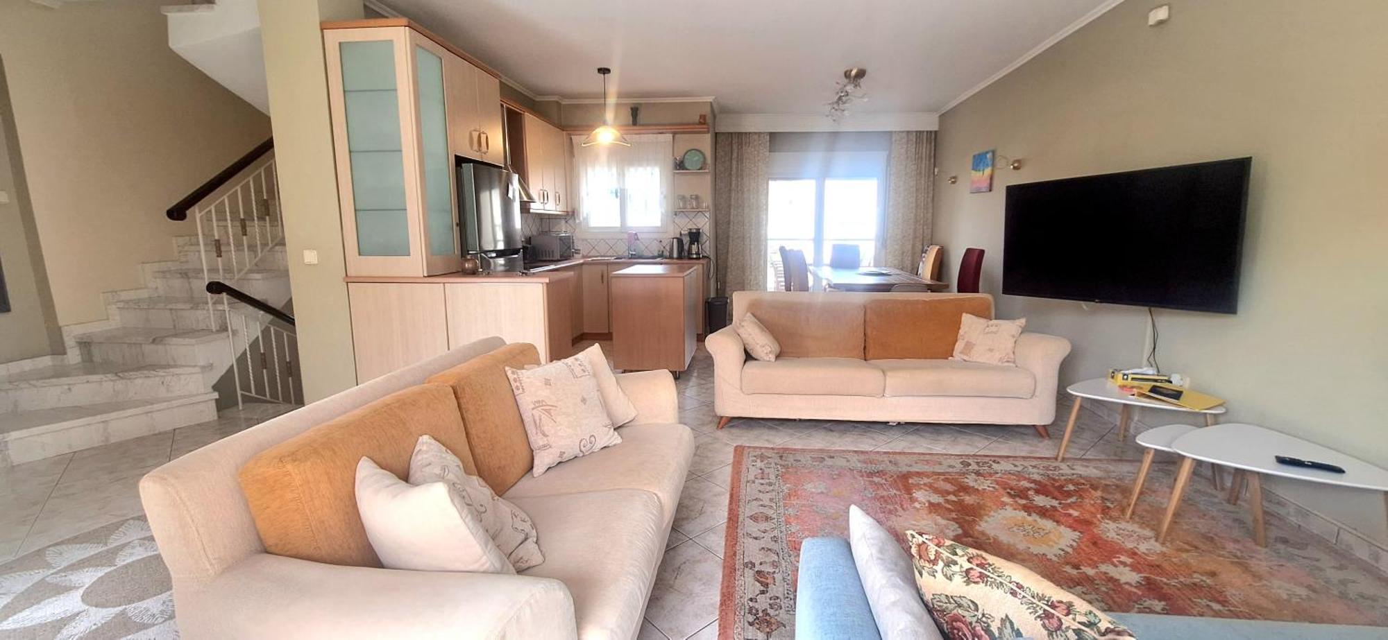 The Golden Guest House Peraía Екстериор снимка